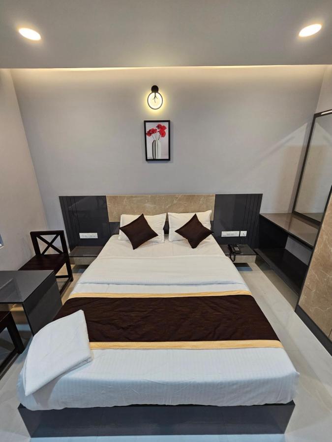 Nīleshwar Thaal Residency Cheruvathur-Hala Groups מראה חיצוני תמונה