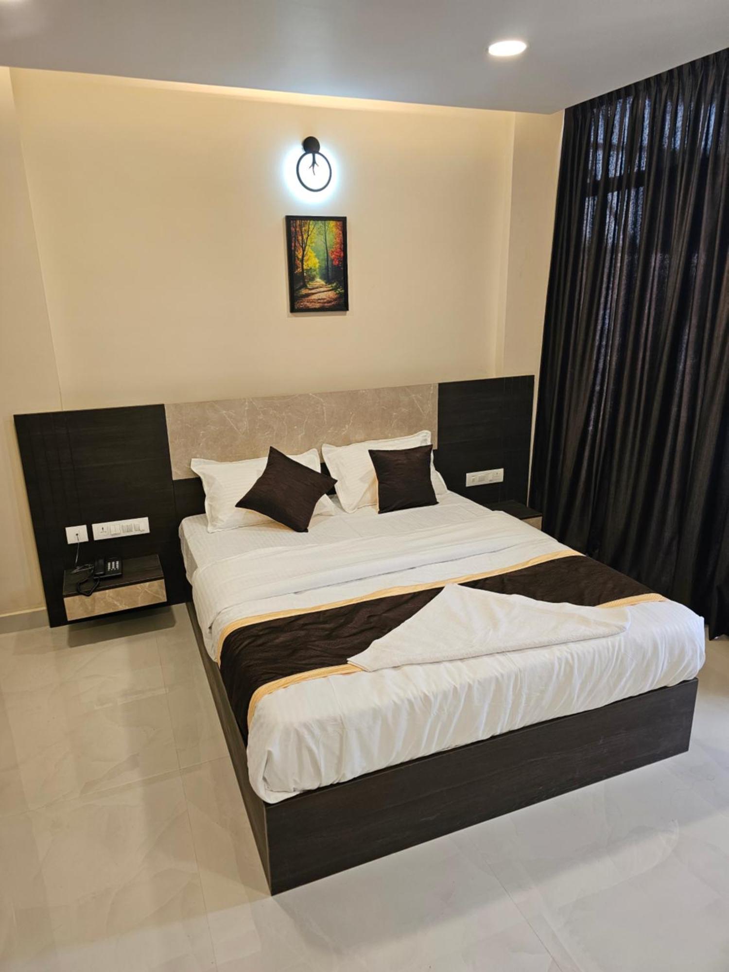 Nīleshwar Thaal Residency Cheruvathur-Hala Groups מראה חיצוני תמונה
